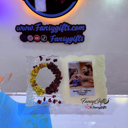 Gajra & Couple Photo Preserved in Resin Tray