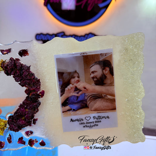 Gajra & Couple Photo Preserved in Resin Tray